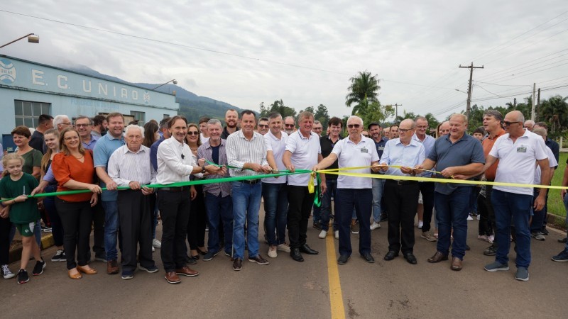 Juvir Costella inaugurou o trecho de 7,7 km da ligação regional entre Arroio do Meio e Capitão
