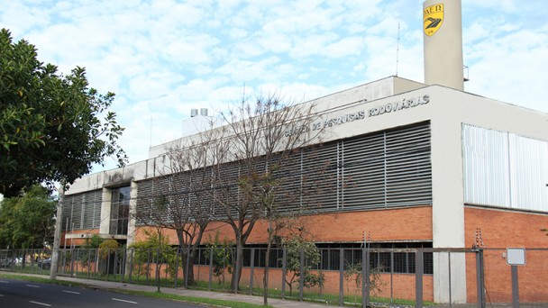 Imagem mostra a fachada da sede da SPQ - Superintendência de Pesquisas Rodoviárias
