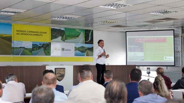 Secretário Costella apresenta projetos para pontes