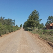 A foto mostra um trecho não asfaltado da rodovia ERS-410, em Candelária.