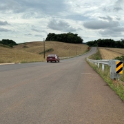 A foto mostra um trecho já pavimentado da ERS-430, entre Tapejara e Charrua.