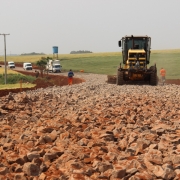 A foto mostra obras na ERS-520, em Alegria.