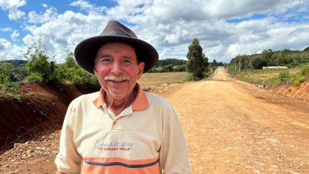 A foto mostra o agricultor Nilton Daleast, de Lagoão