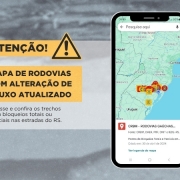 Imagem com texto em preto, sobre retângulos amarelos, tendo na lateral imagem de celular com mapa do Rio Grande do Sul e ícones que sinalizam estradas bloqueadas.