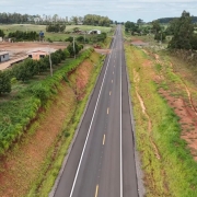 A foto mostra o trecho pavimentado e sinalizado da ERS-176, entre Manoel Viana e Ma&ccedil;ambar&aacute;